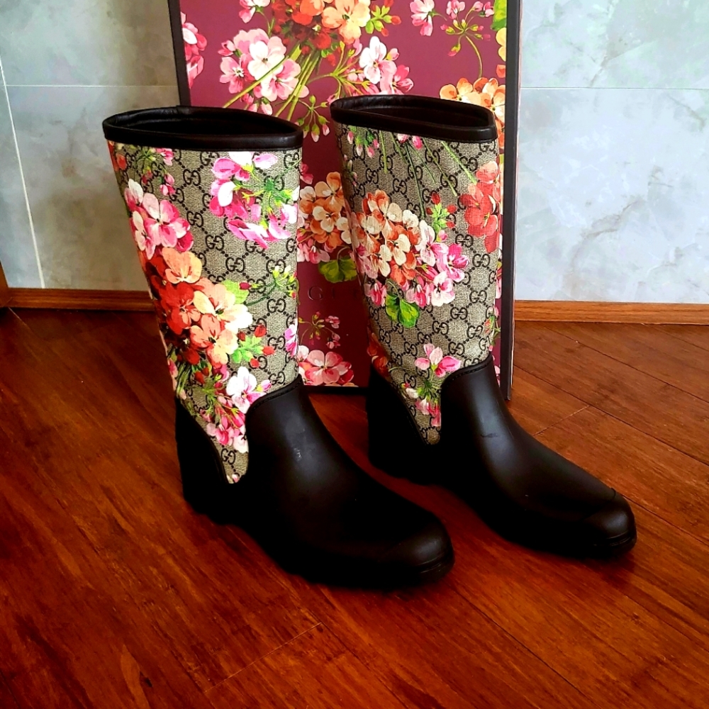 Gucci GG Blooms Supreme Floral Rain Boots with Rubber Trim - Never Worn - 39